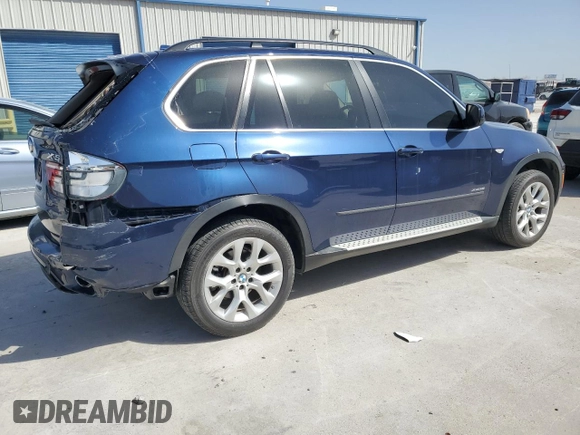 2013 BMW X5 xDrive35i with VIN 5UXZV4C50D0B09105, listed as a Copart auction lot 49385615 with 121,437 mi miles and Salvage Title. Bid and sale history available at carsss.com. Image 3.