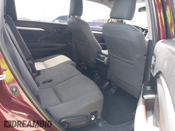 2019 Toyota Highlander LE z VIN 5TDZARFH5KS054593, wystawiony jako IAAI lot #41891885 z przebiegiem 131 351 mil mil oraz . Historia ofert i sprzedaży dostępna na DreamBid. Obrazek 8.