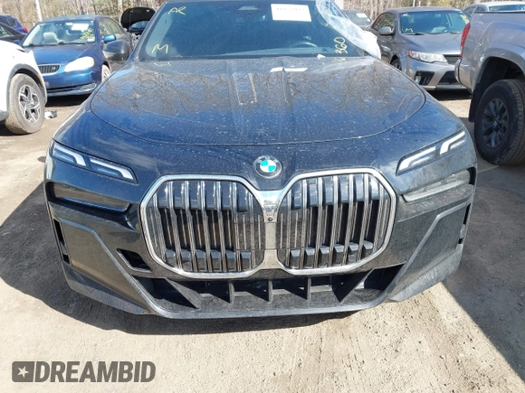 2023 BMW 7 Series 740i z VIN WBA23EH0XPCM66798, wystawiony jako IAAI lot #41672032 z przebiegiem 111 311 mil mil oraz . Historia ofert i sprzedaży dostępna na DreamBid. Obrazek 13.