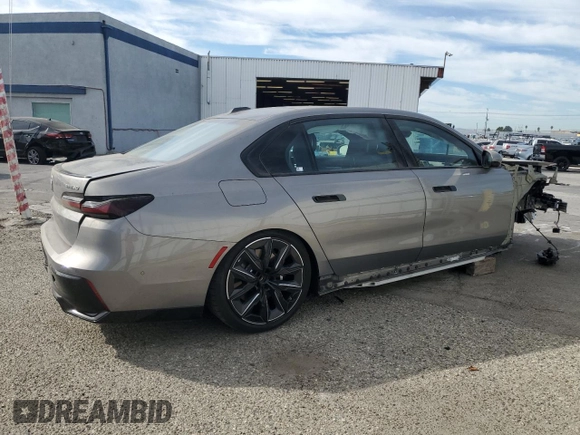 2024 BMW i7 eDrive50 z VIN WBY43EJ06RCP00894, wystawiony jako Copart lot #78689954 z przebiegiem Nie podano mil oraz Szkoda całkowita • Salvage title. Historia ofert i sprzedaży dostępna na DreamBid. Obrazek 3.