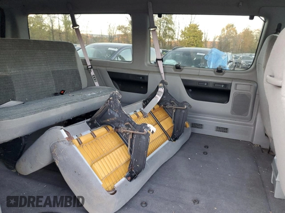 2000 Ford Econoline Passenger XL with VIN 1FMRE11W0YHB98637, listed as a Copart auction lot 76061284 with 87,971 mi miles and Non Repairable. Bid and sale history available at DreamBid. Image 11.