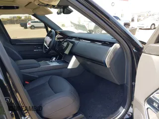 2025 Land Rover Range Rover SE z VIN SALKP9FU4SA281132, wystawiony jako IAAI lot #42116456 z przebiegiem 7 016 mil mil oraz . Historia ofert i sprzedaży dostępna na DreamBid. Obrazek 5.