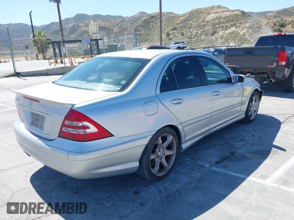 2007 Mercedes-Benz C 230 Sport с VIN WDBRF52H57F903725, выставлен на аукционе IAAI как лот 42310316 с пробегом 165 539 миль миль и . История ставок и продаж доступна на DreamBid. Изображение 4.