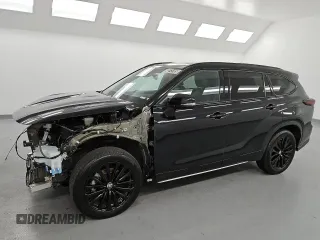 2024 Toyota Highlander LE z VIN 5TDKDRAH9RS532590, wystawiony jako Copart lot #58273185 z przebiegiem 23 600 mil mil oraz Czysty tytuł • Clean title. Historia ofert i sprzedaży dostępna na DreamBid. Obrazek 1.