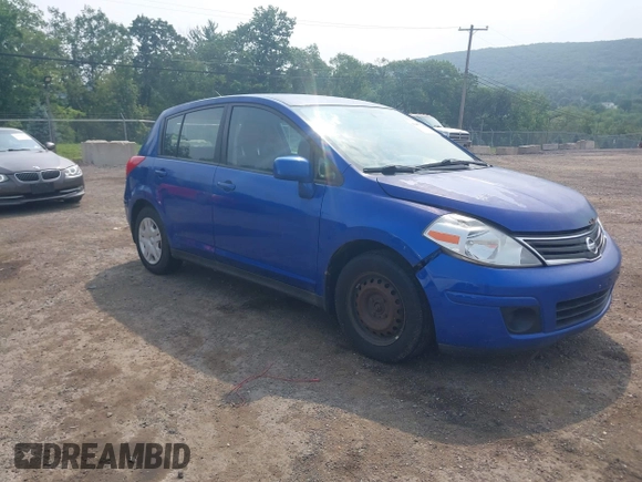 2011 Nissan Versa S z VIN 3N1BC1CP0BL395790, wystawiony jako IAAI lot #42477284 z przebiegiem 270 145 mil mil oraz . Historia ofert i sprzedaży dostępna na DreamBid. Obrazek 1.