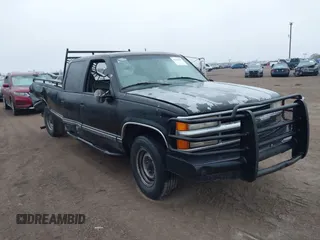1998 Chevrolet Silverado 3500 z VIN 1GCGC33J1WF004222, wystawiony jako IAAI lot #41242237 z przebiegiem 174 800 mil mil oraz . Historia ofert i sprzedaży dostępna na DreamBid. Obrazek 1.