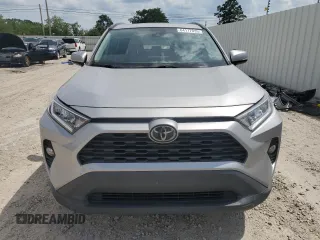 2021 Toyota RAV4 XLE Premium z VIN 2T3C1RFV9MW104408, wystawiony jako Copart lot #64117035 z przebiegiem 54 946 mil mil oraz Szkoda całkowita • Salvage title. Historia ofert i sprzedaży dostępna na DreamBid. Obrazek 5.
