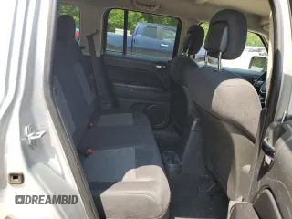 2011 Jeep Patriot Latitude z VIN 1J4NF1GB5BD169390, wystawiony jako Copart lot #60329775 z przebiegiem 207 126 mil mil oraz Czysty tytuł • Clean title. Historia ofert i sprzedaży dostępna na DreamBid. Obrazek 11.