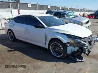 2024 Nissan Altima SR z VIN 1N4BL4CV5RN356092, wystawiony jako IAAI lot #41885129 z przebiegiem 7 061 mil mil oraz . Historia ofert i sprzedaży dostępna na DreamBid. Obrazek 1.