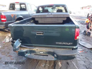 2003 Chevrolet S-10 with VIN 1GCCS19H638165384, listed as a IAAI auction lot 41543313 with 117,386 mi miles and . Bid and sale history available at DreamBid. Image 16.