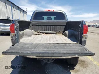2008 Toyota Tundra z VIN 5TFDV54198X036873, wystawiony jako Copart lot #56321415 z przebiegiem 209 722 mil mil oraz Szkoda całkowita • Salvage title. Historia ofert i sprzedaży dostępna na DreamBid. Obrazek 6.