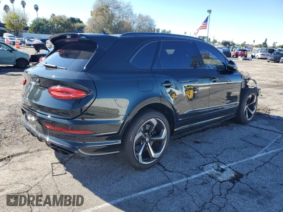 2022 Bentley Bentayga V8 z VIN SJAAM2ZV6NC016276, wystawiony jako Copart lot #39583644 z przebiegiem 5412 mil mil oraz . Historia ofert i sprzedaży dostępna na DreamBid. Obrazek 3.