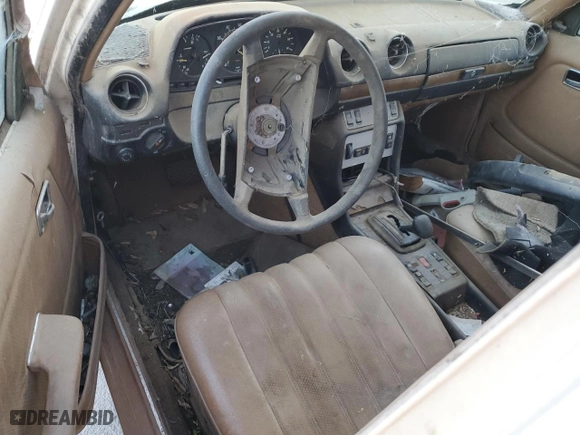 1982 Mercedes-Benz 300 Series 300D-T with VIN WDBAB33A8CB003398, listed as a Copart auction lot 86924884 with 364,402 mi miles and Clean Title. Bid and sale history available at carsss.com. Image 8.