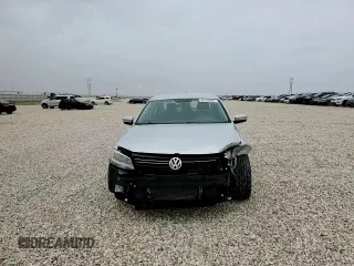 2014 Volkswagen Jetta SE with VIN 3VWD17AJ4EM241530, listed as a Copart auction lot 49156095 with 93,964 mi miles and Clean title. Bid and sale history available at DreamBid. Image 10.