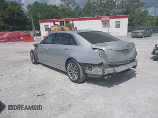 2018 Cadillac CT6 Luxury AWD z VIN 1G6KD5RS7JU101256, wystawiony jako IAAI lot #42139045 z przebiegiem 78 820 mil mil oraz . Historia ofert i sprzedaży dostępna na DreamBid. Obrazek 3.