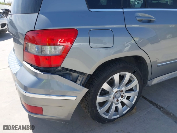 2011 Mercedes-Benz GLK-Class GLK 350 with VIN WDCGG5GB5BF598255, listed as a IAAI auction lot 41803467 with 104,264 mi miles. Bid and sale history available at carsss.com. Image 17.
