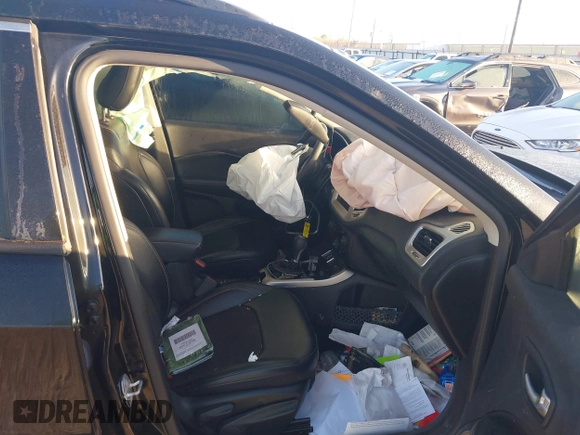2020 Jeep Compass Altitude z VIN 3C4NJCBB8LT133924, wystawiony jako IAAI lot #41750958 z przebiegiem Nie podano mil oraz . Historia ofert i sprzedaży dostępna na DreamBid. Obrazek 5.