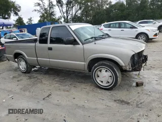 2002 GMC Sonoma SLS with VIN 1GTCS19W528254439, listed as a Copart auction lot 86689724 with 171,916 mi miles and Salvage Title. Bid and sale history available at carsss.com. Image 4.