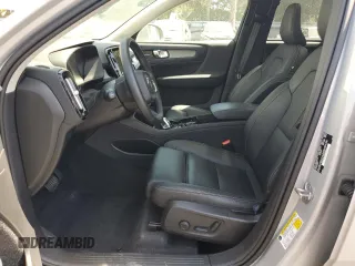 2024 Volvo XC40 Plus Bright Theme с VIN YV4L12UE5R2305987, выставлен на аукционе Copart как лот 53269875 с пробегом 13 682 миль миль и Чистый • Clean title. История ставок и продаж доступна на DreamBid. Изображение 7.