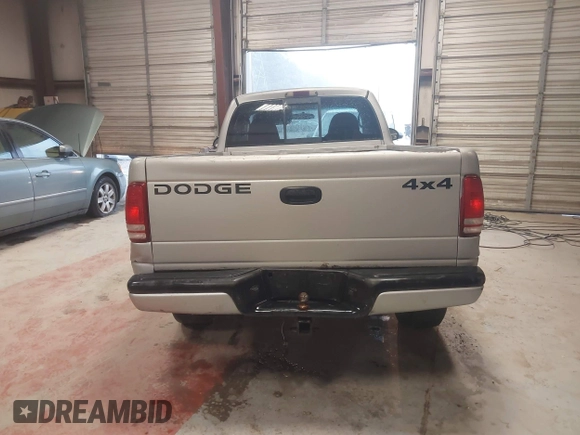 2001 Dodge Dakota with VIN 1B7GG26X21S118759, listed as a IAAI auction lot 41943297 with 156,372 mi miles and . Bid and sale history available at carsss.com. Image 16.