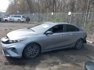 2023 Kia Forte GT-Line z VIN 3KPF54AD6PE684798, wystawiony jako IAAI lot #41921089 z przebiegiem 24 670 mil mil oraz . Historia ofert i sprzedaży dostępna na DreamBid. Obrazek 14.