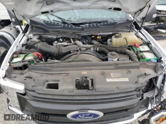 2019 Ford F-550 XL z VIN 1FDUF5GT2KDA27270, wystawiony jako Copart lot #72002734 z przebiegiem 77 844 mil mil oraz Nie do naprawy. Historia ofert i sprzedaży dostępna na DreamBid. Obrazek 11.