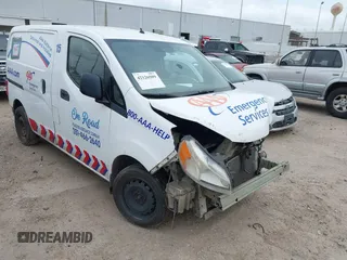2015 Nissan NV200 SV z VIN 3N6CM0KN5FK710522, wystawiony jako IAAI lot #42126509 z przebiegiem Nie podano mil oraz . Historia ofert i sprzedaży dostępna na DreamBid. Obrazek 1.