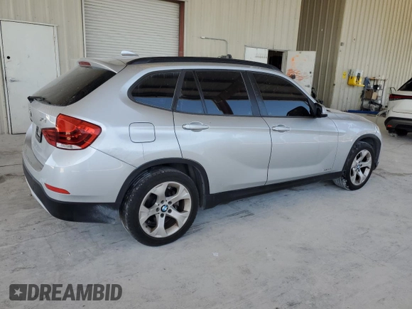 2014 BMW X1 sDrive28i z VIN WBAVM1C57EVW50653, wystawiony jako Copart lot #57309385 z przebiegiem Nie podano mil oraz Szkoda całkowita • Salvage title. Historia ofert i sprzedaży dostępna na DreamBid. Obrazek 3.