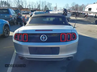 2014 Ford Mustang V6 с VIN 1ZVBP8EM8E5264833, выставлен на аукционе IAAI как лот 41399611 с пробегом 184 439 миль миль и . История ставок и продаж доступна на DreamBid. Изображение 16.