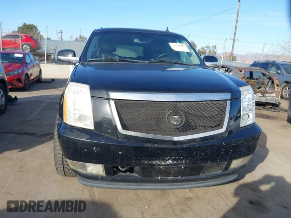 2009 Cadillac Escalade z VIN 1GYFK13289R242884, wystawiony jako IAAI lot #41320982 z przebiegiem 132 983 mil mil oraz . Historia ofert i sprzedaży dostępna na DreamBid. Obrazek 12.