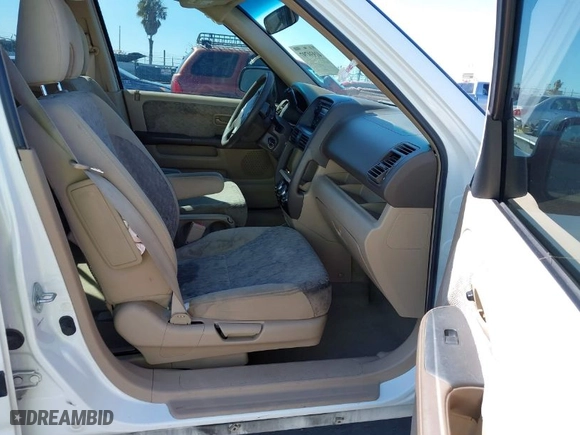 2005 Honda CR-V LX with VIN JHLRD68585C002800, listed as a IAAI auction lot 41939797 with 194,319 mi miles. Bid and sale history available at carsss.com. Image 5.