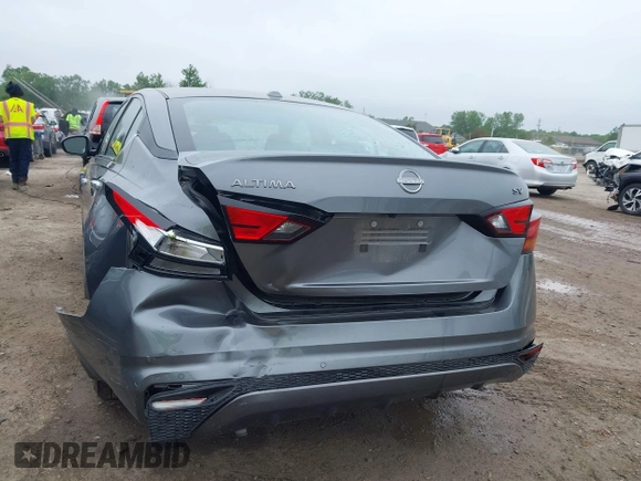 2024 Nissan Altima SV with VIN 1N4BL4DV8RN331363, listed as a IAAI auction lot 42423186 with 12,512 mi miles and . Bid and sale history available at DreamBid. Image 6.
