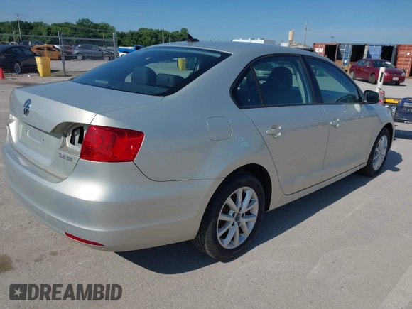 2011 Volkswagen Jetta SE with VIN 3VWDX7AJ9BM393698, listed as a IAAI auction lot 42554597 with 91,081 mi miles and . Bid and sale history available at DreamBid. Image 4.