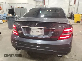 2013 Mercedes-Benz C 300 Sport z VIN WDDGF8AB1DR259700, wystawiony jako Copart lot #57857905 z przebiegiem 127 083 mil mil oraz Czysty tytuł • Clean title. Historia ofert i sprzedaży dostępna na DreamBid. Obrazek 6.