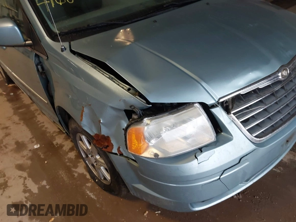 2010 Chrysler Town & Country Touring with VIN 2A4RR5D12AR284617, listed as a IAAI auction lot 41684030 with 199,414 mi miles. Bid and sale history available at carsss.com. Image 6.
