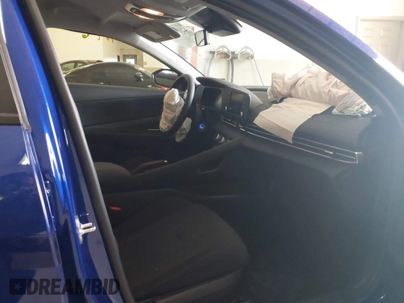 2024 Hyundai Elantra SE z VIN KMHLL4DG9RU681389, wystawiony jako IAAI lot #42017186 z przebiegiem 13 762 mil mil oraz . Historia ofert i sprzedaży dostępna na DreamBid. Obrazek 5.