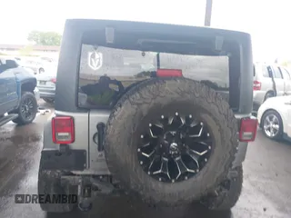 2018 Jeep Wrangler Unlimited Rubicon Recon с VIN 1C4BJWFG1JL851768, выставлен на аукционе IAAI как лот 41882130 с пробегом 42 714 миль миль и . История ставок и продаж доступна на DreamBid. Изображение 17.