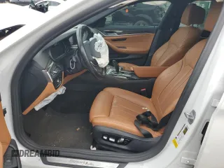 2019 BMW 5 Series 530i z VIN WBAJA5C56KBX86395, wystawiony jako Copart lot #59395825 z przebiegiem Nie podano mil oraz Szkoda całkowita • Salvage title. Historia ofert i sprzedaży dostępna na DreamBid. Obrazek 7.