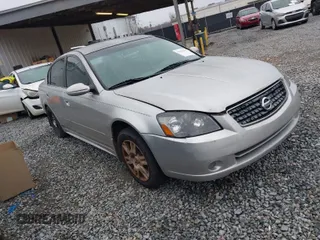 2005 Nissan Altima 2.5 S with VIN 1N4AL11D25C213465, listed as a IAAI auction lot 41563332 with 305,688 mi miles. Bid and sale history available at carsss.com. Image 1.