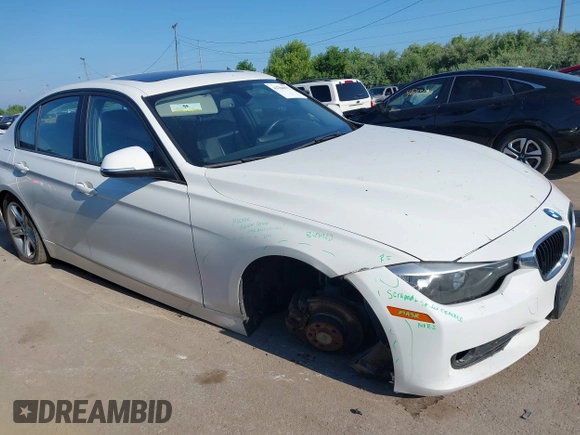 2014 BMW 3 Series 328i xDrive z VIN WBA3B5G56ENS10972, wystawiony jako IAAI lot #42704972 z przebiegiem 138 309 mil mil oraz . Historia ofert i sprzedaży dostępna na DreamBid. Obrazek 14.