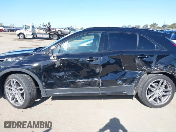 2020 Cadillac XT4 FWD Sport z VIN 1GYFZER49LF021475, wystawiony jako IAAI lot #41962892 z przebiegiem 41 603 mil mil oraz . Historia ofert i sprzedaży dostępna na DreamBid. Obrazek 14.
