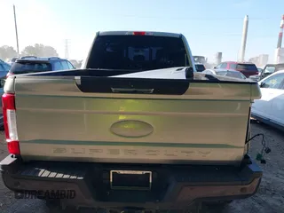 2017 Ford F-250 Lariat z VIN 1FT7W2BT1HEC10492, wystawiony jako IAAI lot #40050454 z przebiegiem 135 877 mil mil oraz . Historia ofert i sprzedaży dostępna na DreamBid. Obrazek 21.