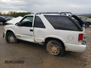 2001 GMC Jimmy SLS Comfort/Convenience with VIN 1GKCT18W31K189014, listed as a Copart auction lot 50919055 with 148,556 mi miles and Salvage Title. Bid and sale history available at carsss.com. Image 2.