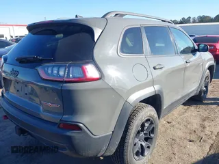 2019 Jeep Cherokee Trailhawk Elite with VIN 1C4PJMBX1KD401792, listed as a IAAI auction lot 41286027 with 70,236 mi miles. Bid and sale history available at carsss.com. Image 4.