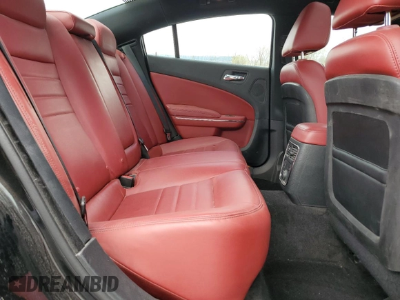 2013 Dodge Charger SXT z VIN 2C3CDXJG2DH615726, wystawiony jako Copart lot #53116535 z przebiegiem 304 919 mil mil oraz Szkoda całkowita • Salvage title. Historia ofert i sprzedaży dostępna na DreamBid. Obrazek 10.