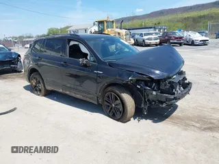 2022 Volkswagen Tiguan SE R-Line Black с VIN 3VV8B7AX8NM083992, выставлен на аукционе IAAI как лот 42101368 с пробегом 40 319 миль миль и . История ставок и продаж доступна на DreamBid. Изображение 1.