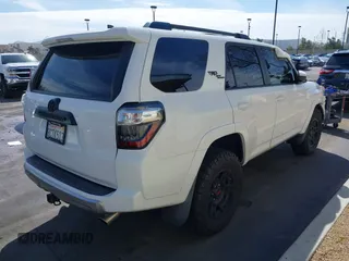 2018 Toyota 4Runner SR5 with VIN JTEBU5JR8J5543622, listed as a IAAI auction lot 41770031 with 101,272 mi miles. Bid and sale history available at carsss.com. Image 4.