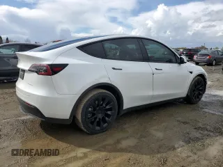 2022 Tesla Model Y Long Range with VIN 7SAYGDEE2NF403385, listed as a Copart auction lot 48594095 with 39,443 mi miles and Salvage Title. Bid and sale history available at DreamBid. Image 3.