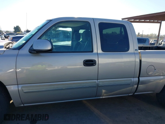 2006 Chevrolet Silverado 1500 Work Truck with VIN 1GCEC19X86Z240775, listed as a IAAI auction lot 41878620 with 198,686 mi miles. Bid and sale history available at carsss.com. Image 14.