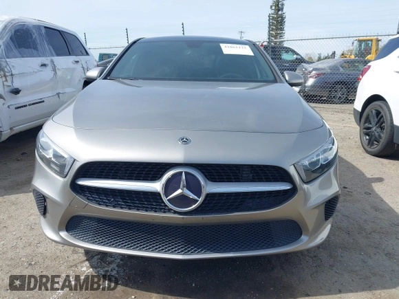 2019 Mercedes-Benz A 220 z VIN WDD3G4EB1KW025196, wystawiony jako IAAI lot #41861125 z przebiegiem 79 396 mil mil oraz . Historia ofert i sprzedaży dostępna na DreamBid. Obrazek 12.